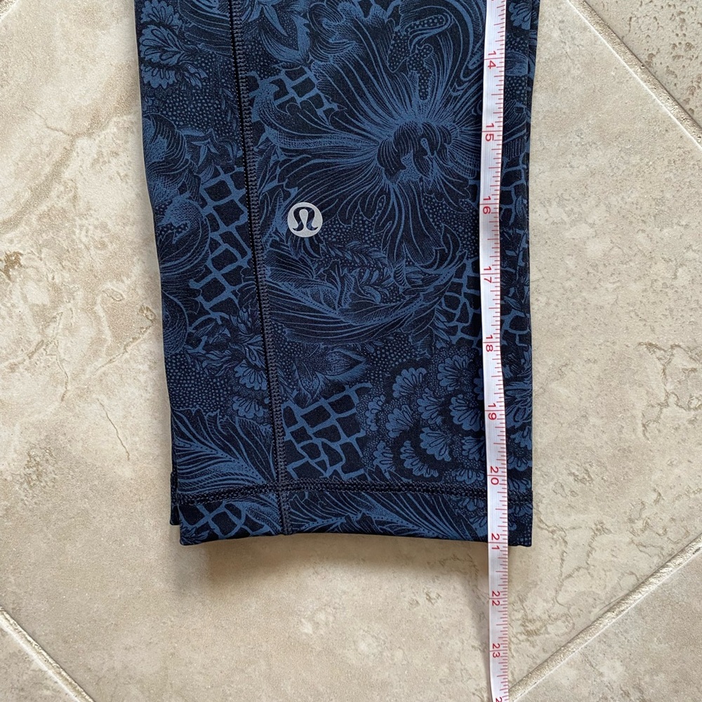 Lululemon capris - Picture 5 of 7